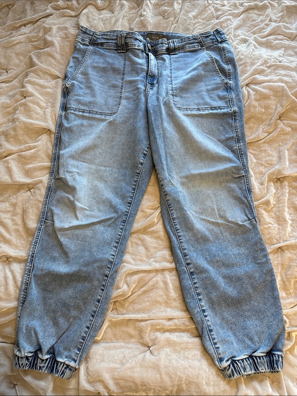 Torrid 18 Regular Light Acid Wash Denim Jogger Jeans - Picture 4 of 4